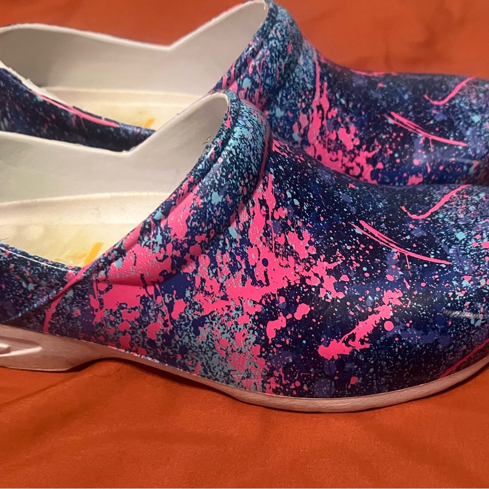 Clogs - Picture 2 of 3